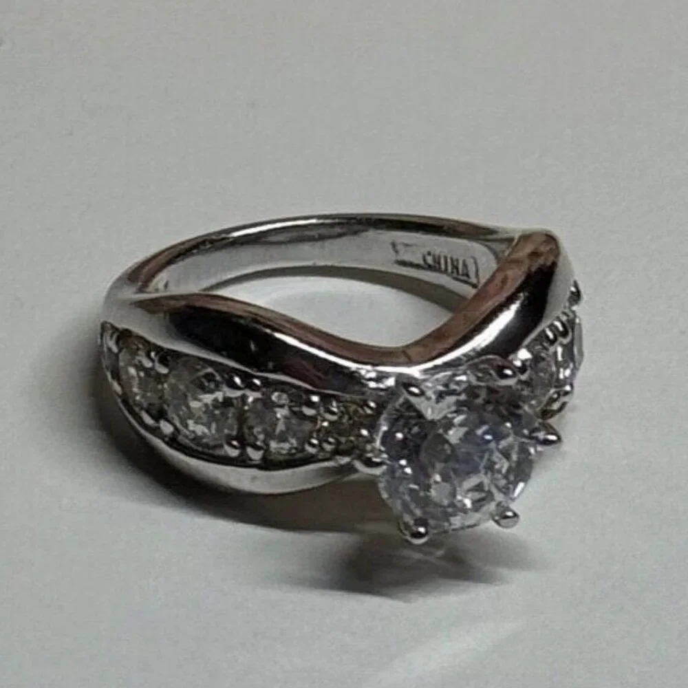 925 STERLING SILVER CZ RING SIZE 6.5